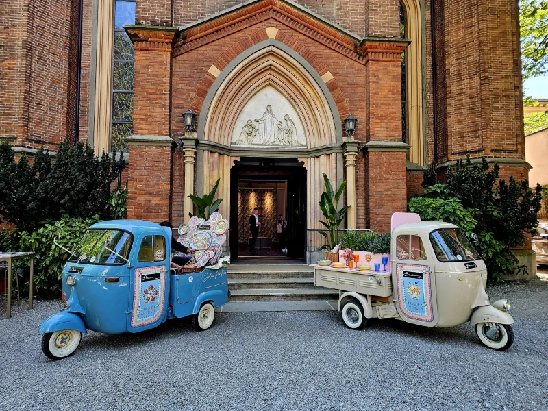 Noleggio Ape Piaggio evento Baci Milano